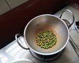 A picture of step 2 of Aloo Matar (South India style).