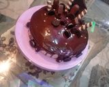 A picture of step 11 of Chocolate dripping cake.