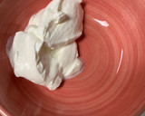 Foto del paso 1 de la receta: Almuerzo o desayuno saludable: bowl de yogur con fruta y flores