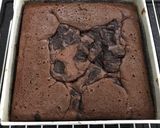 Foto langkah ke 7 dari resep Chocolate Marble Cheese Cake.