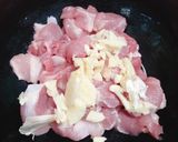 Hình bước làm 2 của món Nạc vai kho tiêu