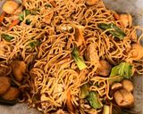Gambar langkah 4 resipi Yee Mee Goreng Kicap.