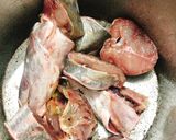 Hình bước làm 1 của món Cá Úc kho mắm
