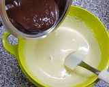 Foto del passaggio 2 della ricetta Torta umida al cioccolato