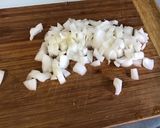 Une image de l'étape 5 de Salade aux tomates, feta, oignon italien et pistaches.