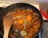 A picture of step 4 of Scrambles fried eggs.