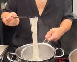 A picture of step 11 of Vegetarian Phở.