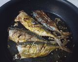 Hình bước làm 4 của món Cá Nục Chiên Mắm Ớt với NCKD/ Fried Kampung fishs