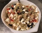 Une image de l'étape 10 de Salade de riz thon blanc, oignon de roscoff, feta, olives, tomates.
