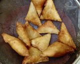 A picture of step 2 of Crunchy samosa.