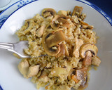 Foto del paso 3 de la receta: Arroz integral con pollo y champiñones al limón