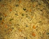 A picture of step 4 of Egg fried rice and chicken sauce.