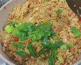 Foto langkah ke 6 dari resep Nasi Goreng ala Solaria.