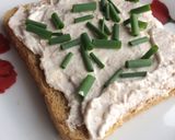 A picture of step 1 of Cottage cheese spread.