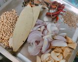 A picture of step 1 of Mutton Yakhni Pulao.