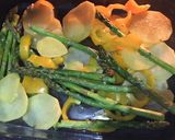 Foto del paso 4 de la receta: Merluza al horno con espárragos trigueros y patatas