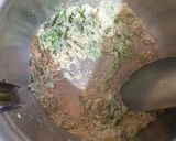 A picture of step 2 of Spinach sauce pasta.