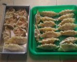 Foto langkah ke 3 dari resep Gyoza (super simple dan enak).