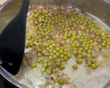 Foto del paso 2 de la receta: Merluza, habitas y sopa de guisantes