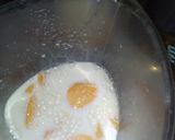 A picture of step 4 of Mango Milkshake.