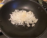 Foto del paso 2 de la receta: Akoho sy voanio (Pollo en leche de coco)