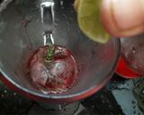 A picture of step 3 of Roohafza Mojito.