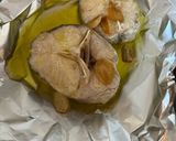 Foto del paso 3 de la receta: Merluza al papillote con aceite de ajo