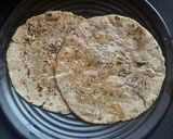 भोगीची बाजरीची भाकरी(Bhogichi Bajrichi Bhakri Recipe In Marathi) रेसिपी स्टेप 6 फोटो 