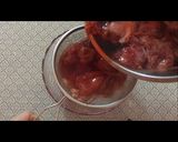 Hình bước làm 3 của món Xi-rô dâu tây (strawberry syrup)
