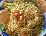A picture of step 3 of Kurmura Bhel.