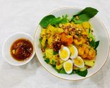 A picture of step 3 of Mi Quang Noodle Salad.