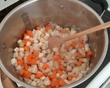 Tárkonyos raguleves recept fázis 2 fotója