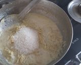 A picture of step 4 of Bottle gourd halwa with nuts and saffron.
