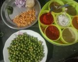 A picture of step 2 of चटपटी हरी मटर.