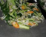Foto langkah ke 3 dari resep Tumis sayur simpel untuk sahur.