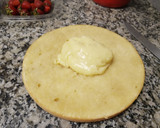Foto del paso 3 de la receta: Bizcochuelo con crema pastelera y frutillas