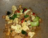Foto langkah ke 5 dari resep Origano Chicken Sauté with Vegetables.