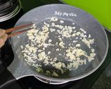 Hình bước làm 3 của món Ngó Môn Xào Tỏi