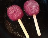 A picture of step 8 of Beetroot Popsicles.
