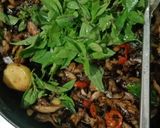 Foto langkah ke 5 dari resep Tongkol suwir kemangi.