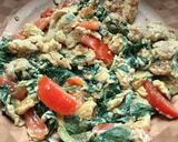รูปขั้นตอนการทำที่ 4 ของ ผักโขมผัดไข่