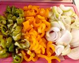 صورة لخطوة 1 من وصفة منزلة شرايح الكوسا بالبندورة🍅