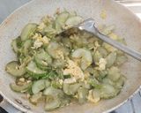 Foto langkah ke 8 dari resep Tumis Timun Telur.