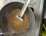 A picture of step 3 of Egg pouch curry.