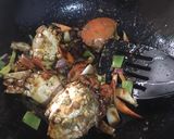 Foto langkah ke 4 dari resep Kepiting Lada Hitam.