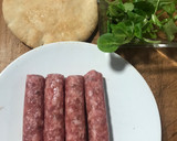 Foto del paso 1 de la receta: Bocadillo de pan de pita y longanizas a la brasa