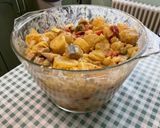 Une image de l'étape 14 de Salade de pommes de terre aux harengs, tomates et oignons.