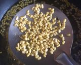 A picture of step 4 of Moong dal namkeen.