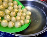 Hình bước làm 4 của món Chè hạt sen long nhãn