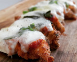 Foto del paso 10 de la receta: Pollo a la parmesana con espaguetis de calabacín